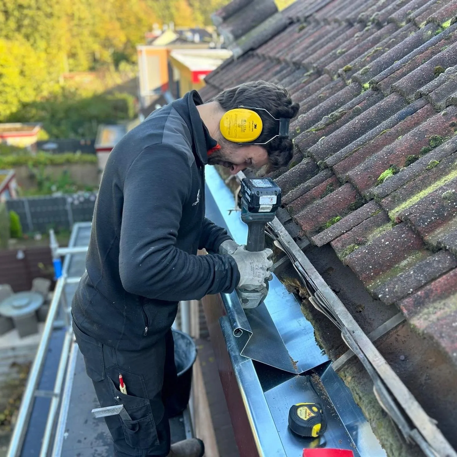 Onderhoud en reparatie van een dakgoot